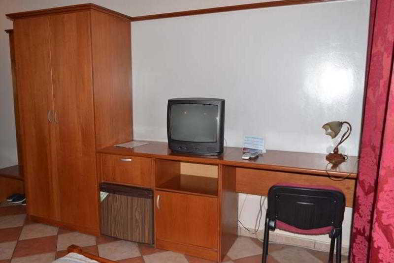 Lugano Hotel Tirana Extérieur photo