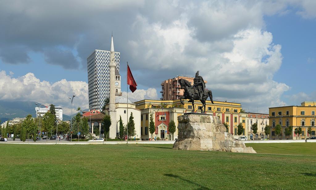 Lugano Hotel Tirana Extérieur photo