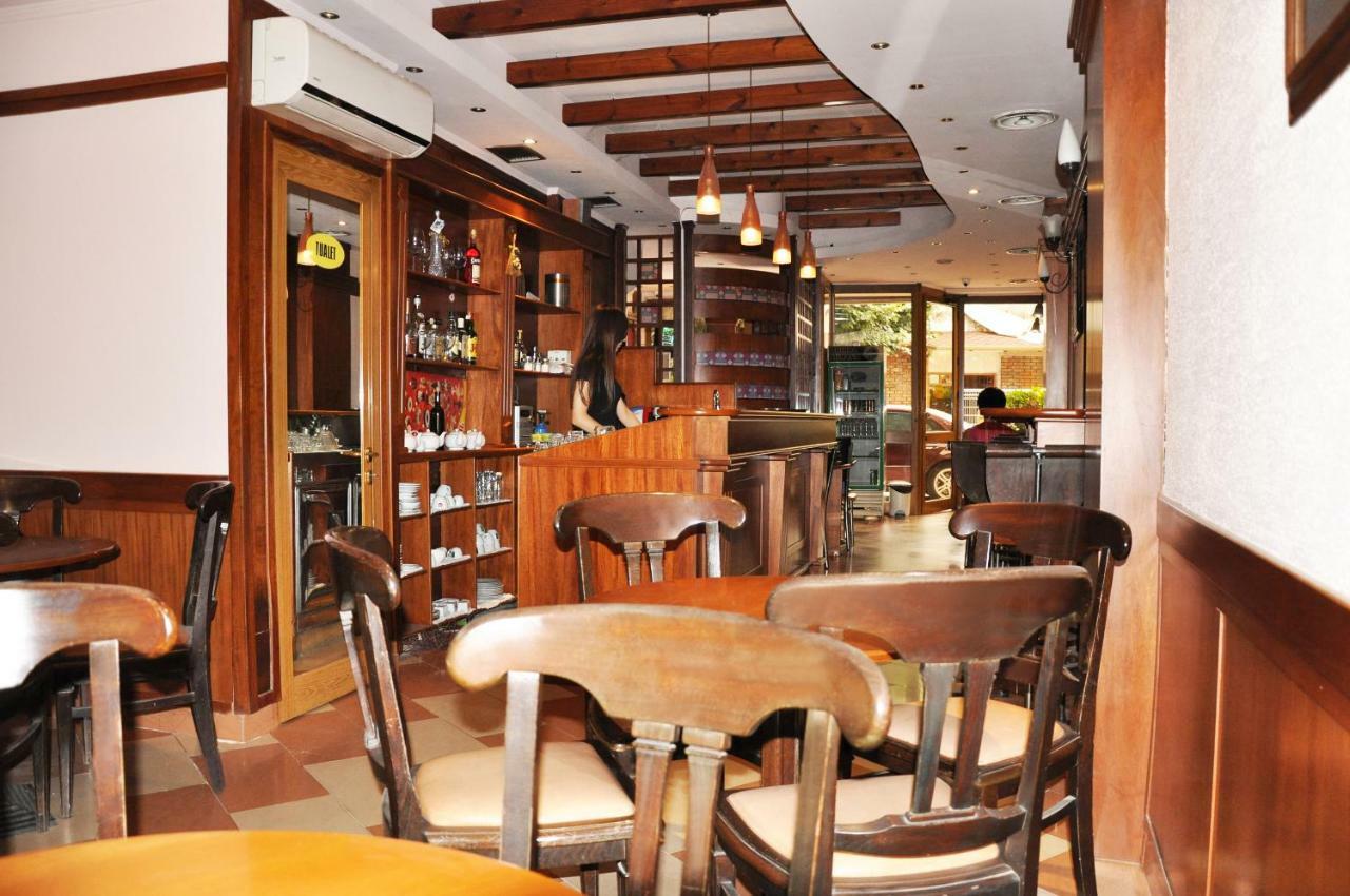 Lugano Hotel Tirana Extérieur photo