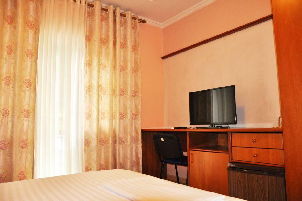 Lugano Hotel Tirana Extérieur photo